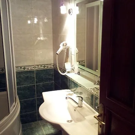 Hotel Kutle 3*
