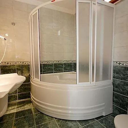 Hotel Kutle 3*